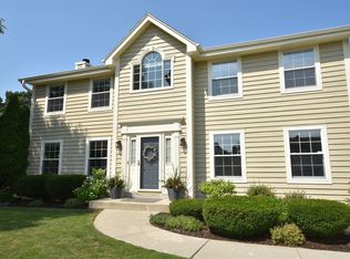 4665 S River Ridge Blvd, Greenfield, WI 53228