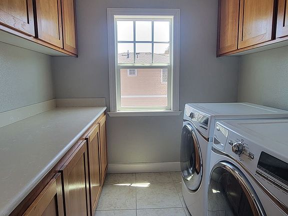 5th image of 937 Martin Cir
