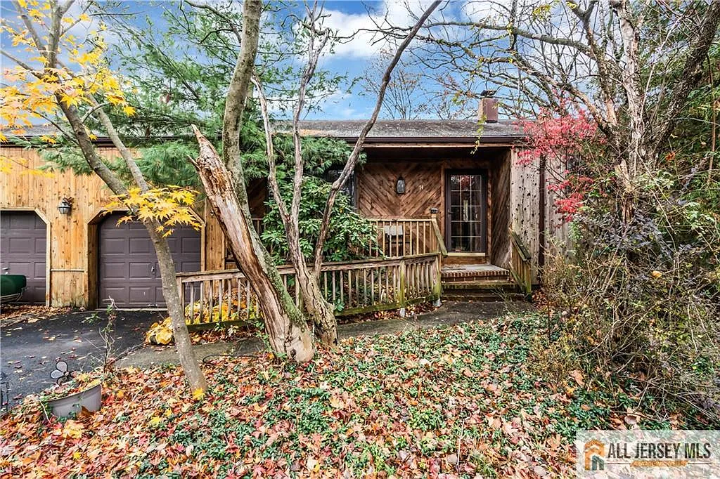 74 Brotherhood St photo 1
