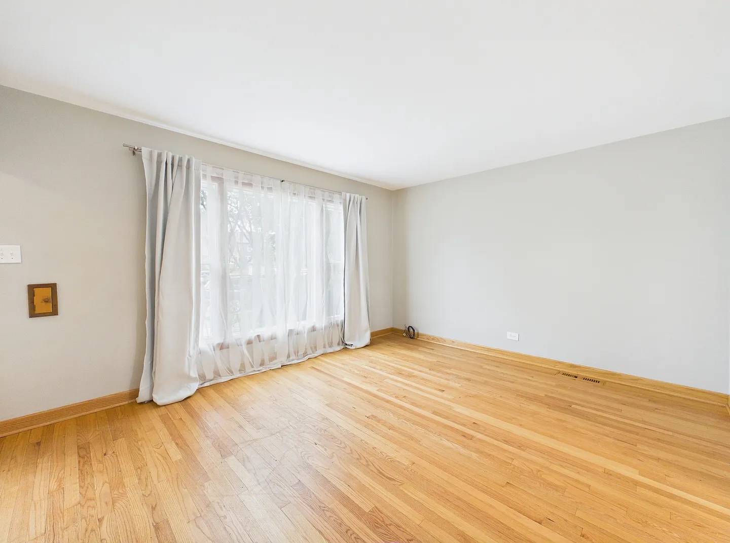 3 bed, 970 sqft, $2,900 — Photo 4
