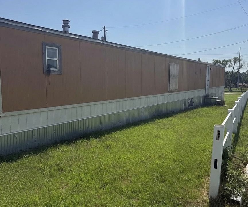1st image of 1027 SW Traffic Way #1