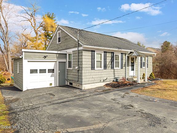 3rd image of 667 Feura Bush Road