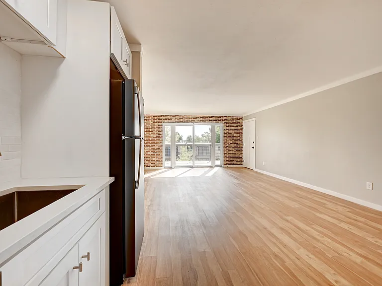 1895 Eaton St #103 — Photo 2