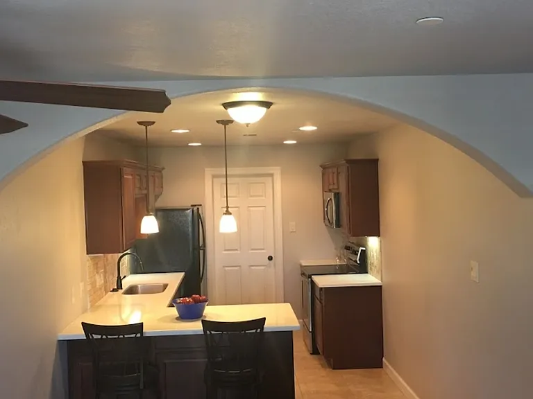 606 Sabine St — Photo 7