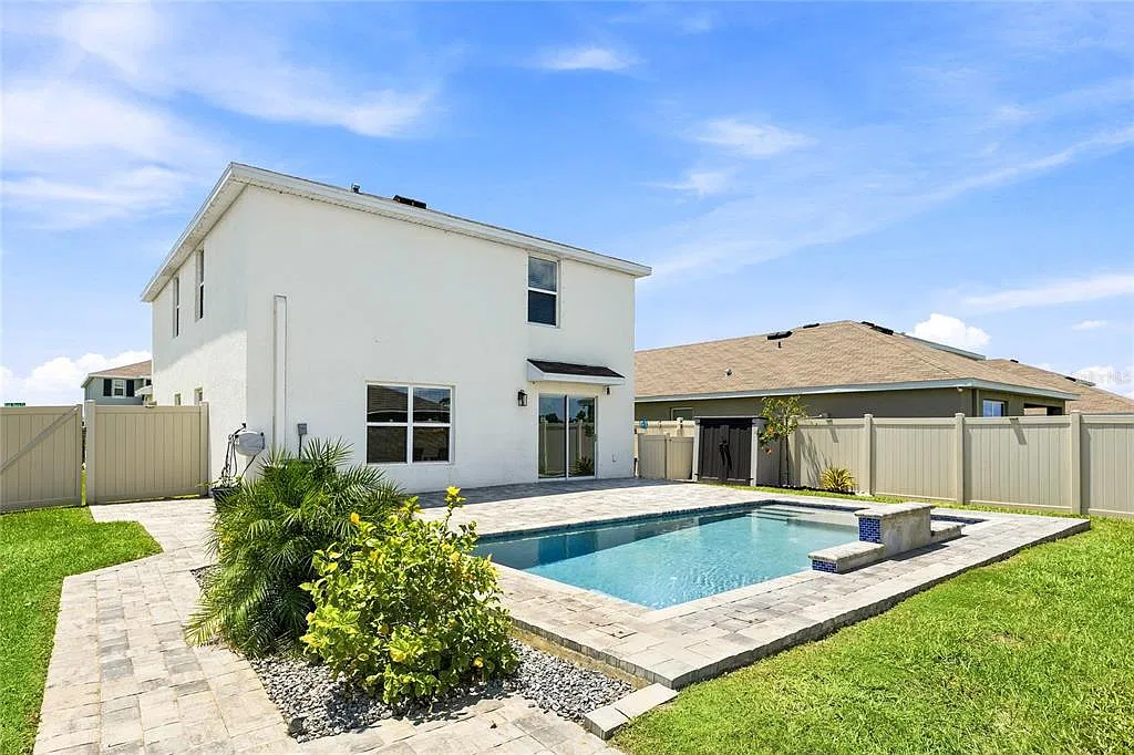 4 bed, 2.5 bath, 2260 sqft, $3,450 — Photo 4