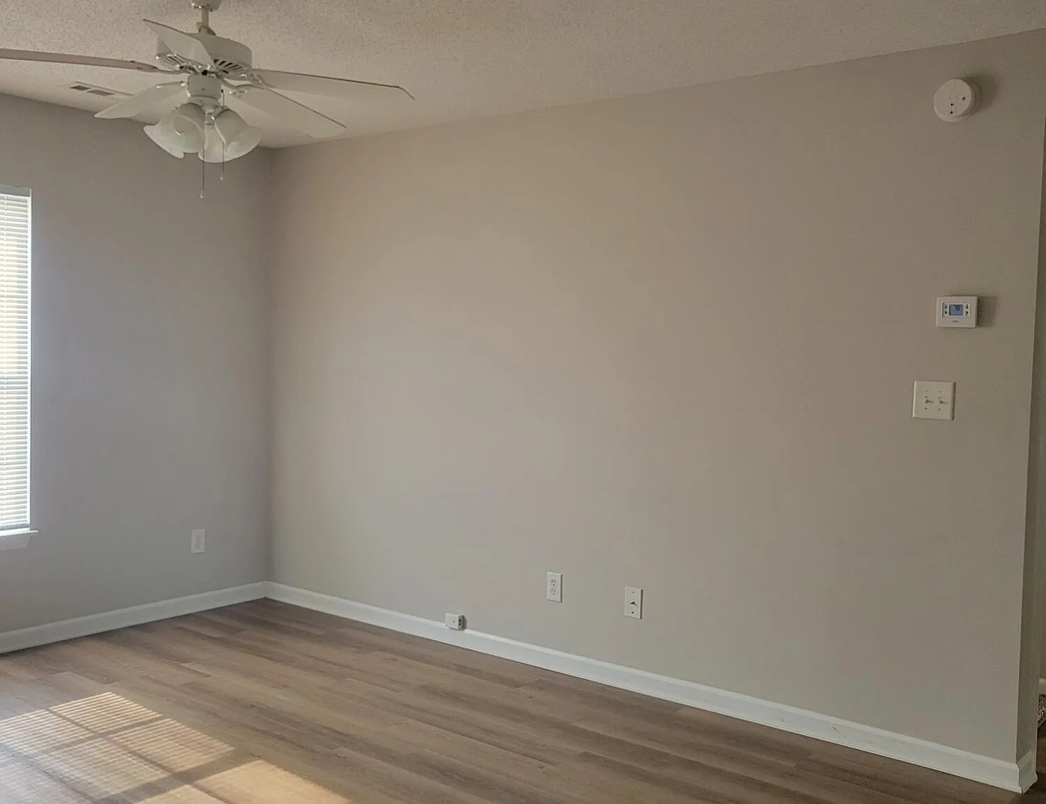 2 bed, 1.0 bath, $1,095 — Photo 2