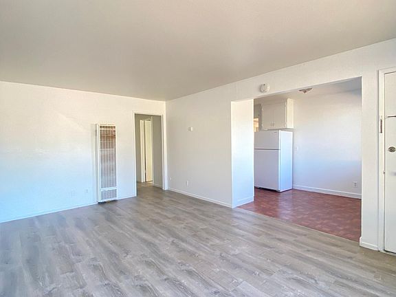 3rd image of 275 Poplar Ave #1