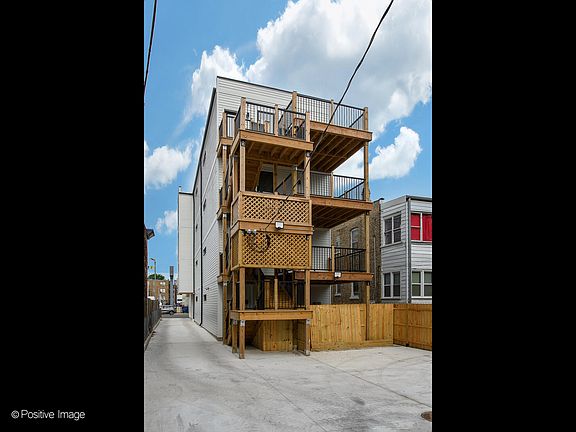 3rd image of 4013 N Pulaski Rd #1