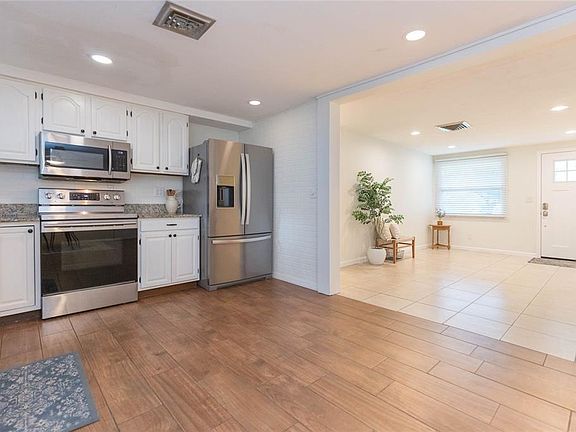3rd image of 6936 COLEUS COURT