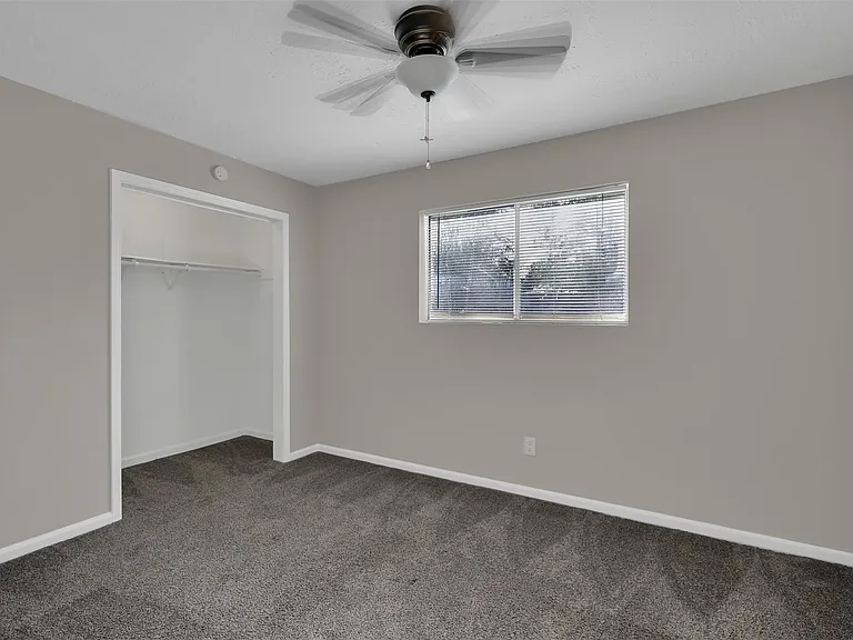1018 Surrey Ct — Photo 24