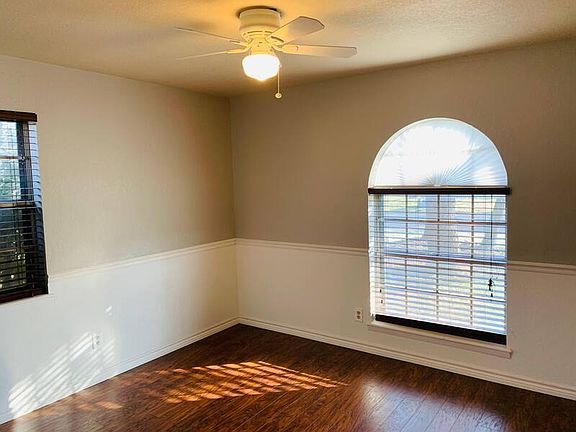 3rd image of 1202 Meadowlark Ln
