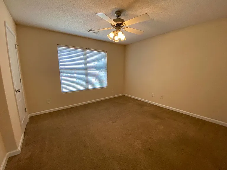 354 Bridgewater Cir — Photo 4