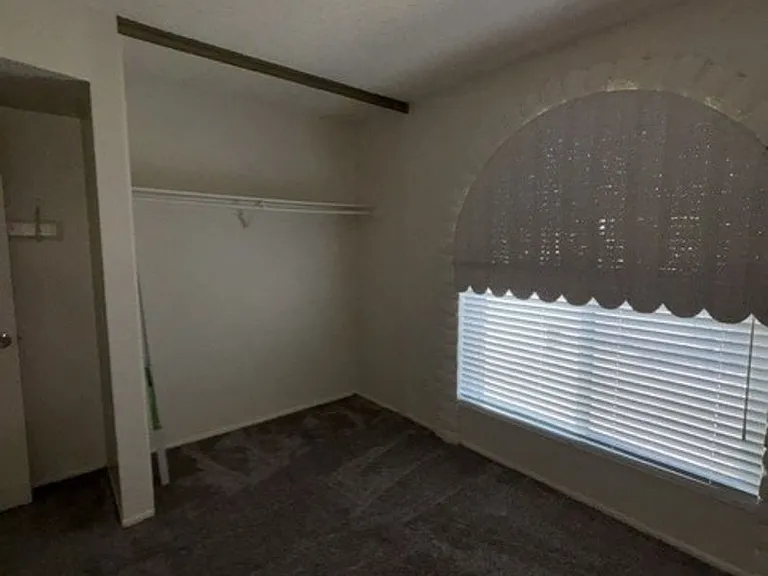 2618 W Knowles Ave — Photo 11