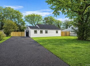 10 Linda ln, Central Islip, NY 11722