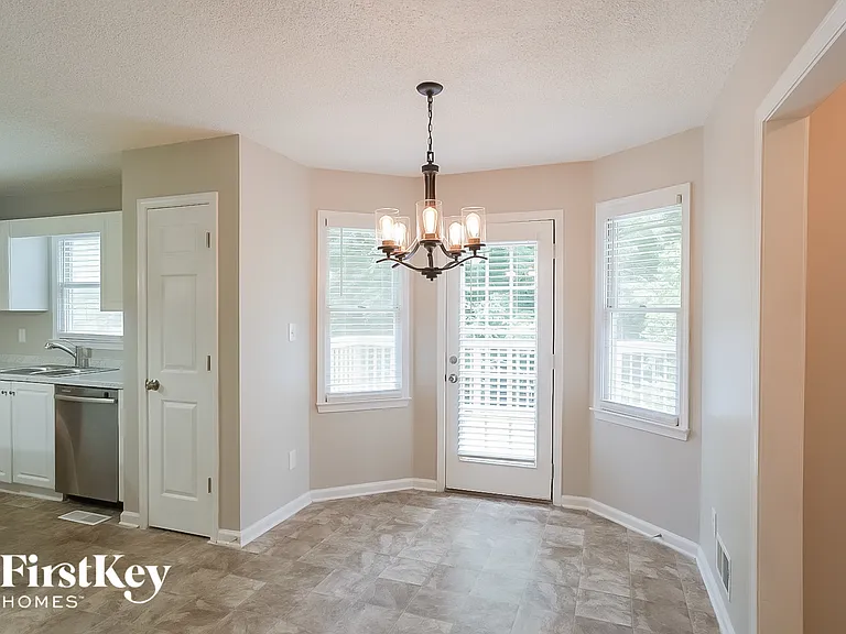 174 Somerset Ln — Photo 6