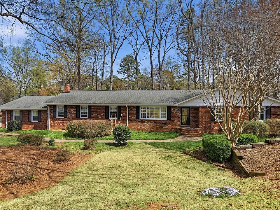 1st image of 128 Paddock Dr