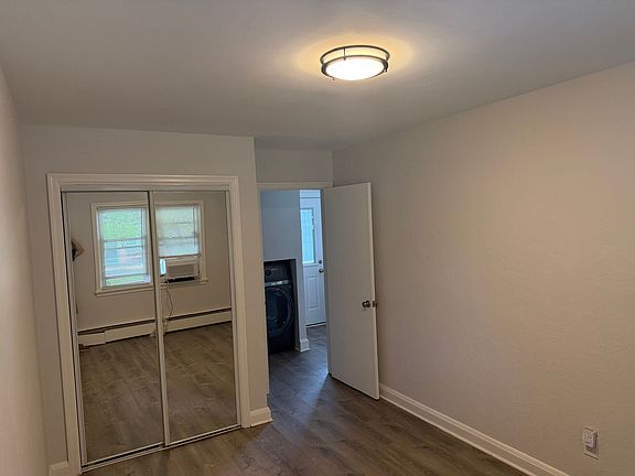 4th image of 102-104 S Kelly Ave #106