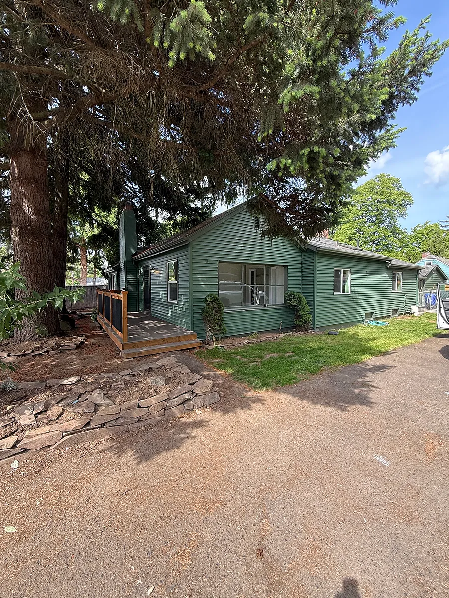 Building Photo - 4410 NE 110th Ave