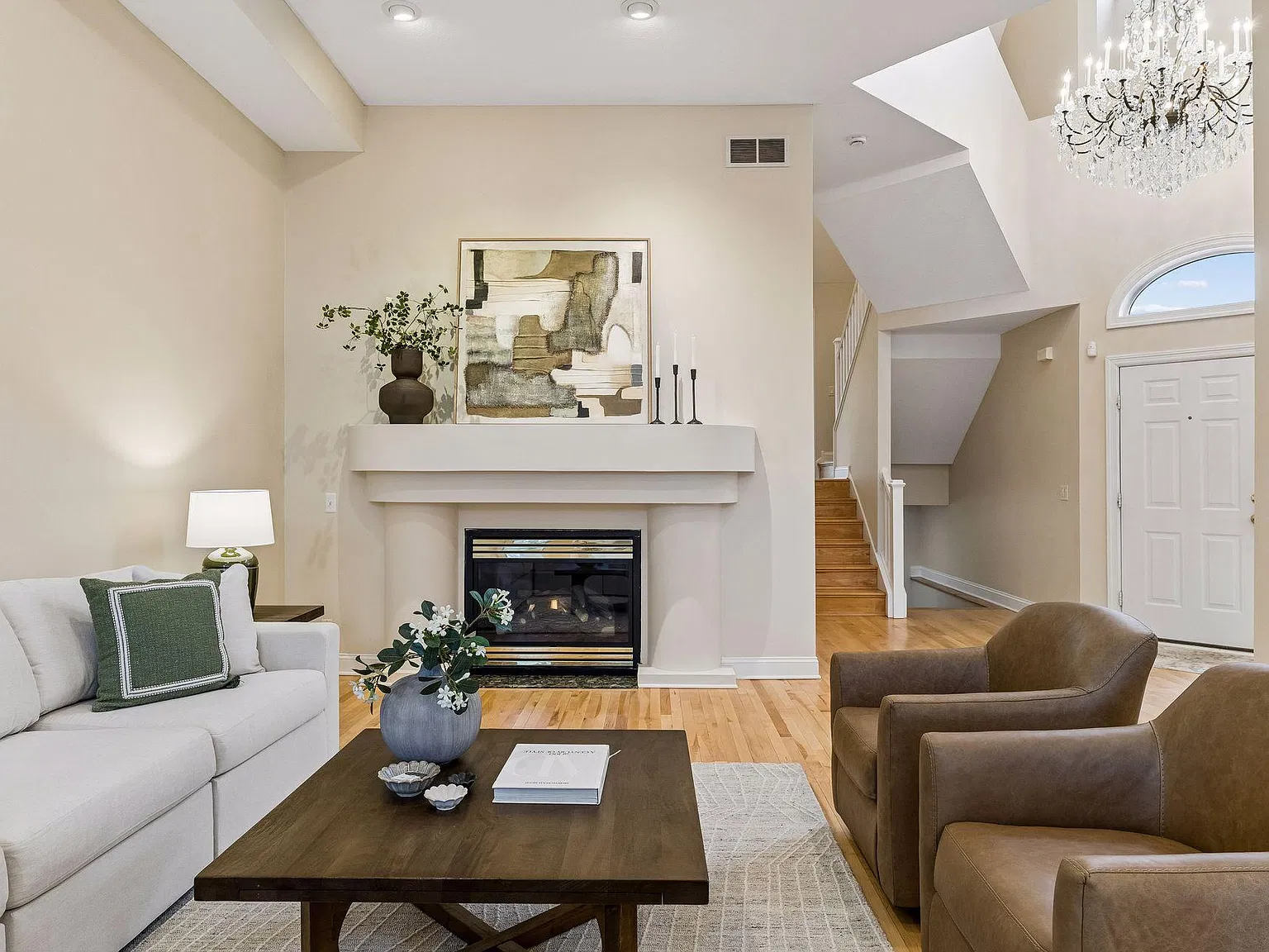 5 bed, 3.5 bath, 5167 sqft, $8,995 — Photo 4