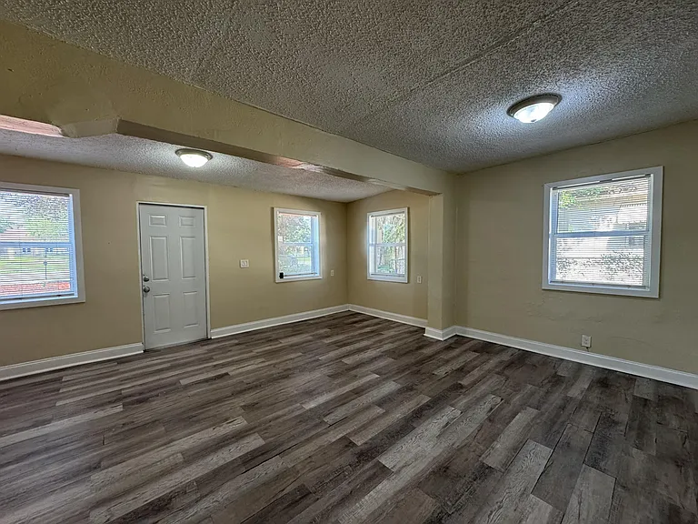 2881 NW 11th Pl — Photo 5