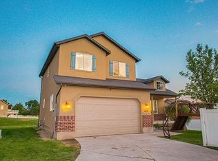 414 E Apple Grove Ln, Pleasant Grove, UT 84062