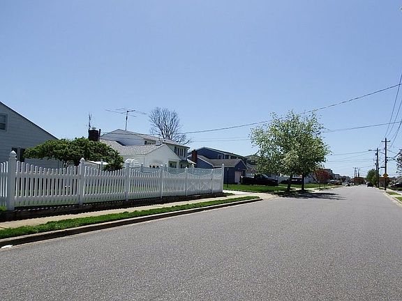 3rd image of 205 Division Ave