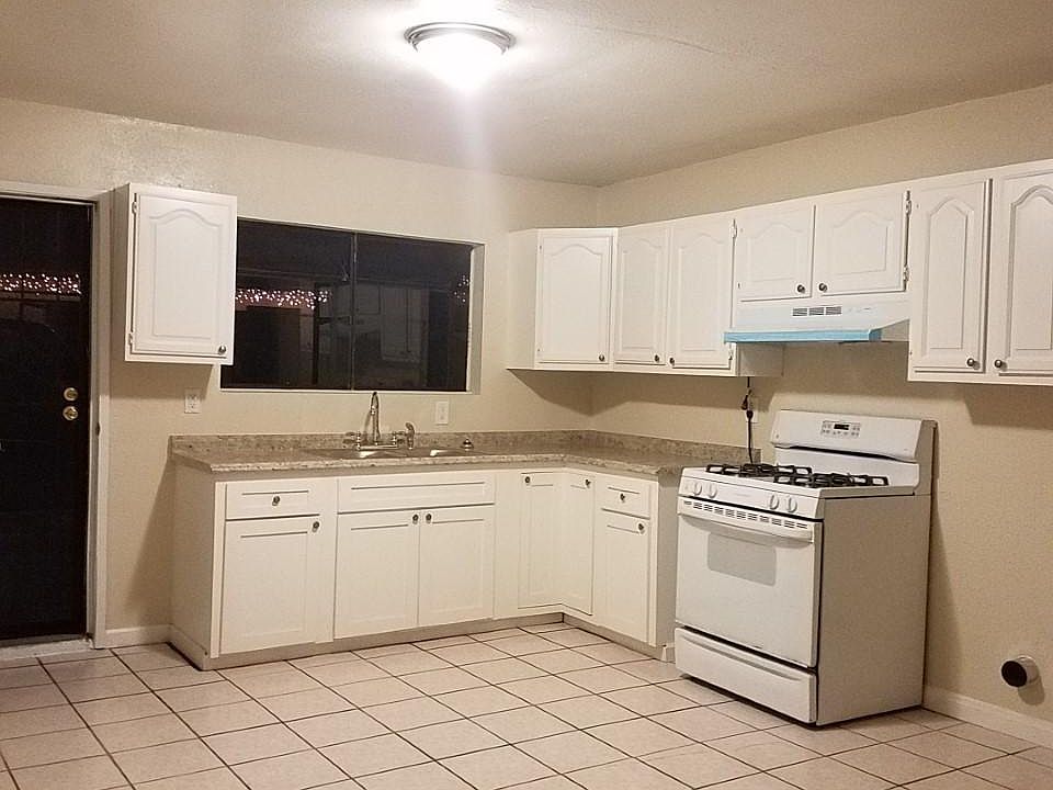 2nd image of 11820 1/2 Virginia Ave