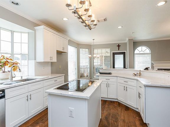 2nd image of 1510 Honeysuckle Ln