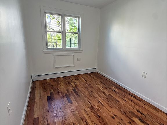 4th image of 228 Beach 32nd St #1