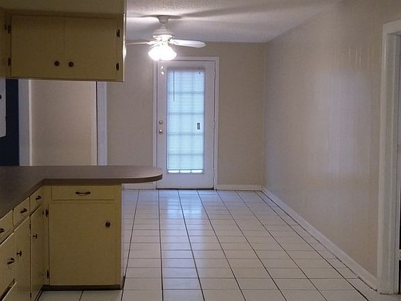 5th image of 2711 W Washington Ave