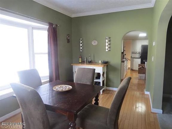 4th image of 209 W Telegraph St
