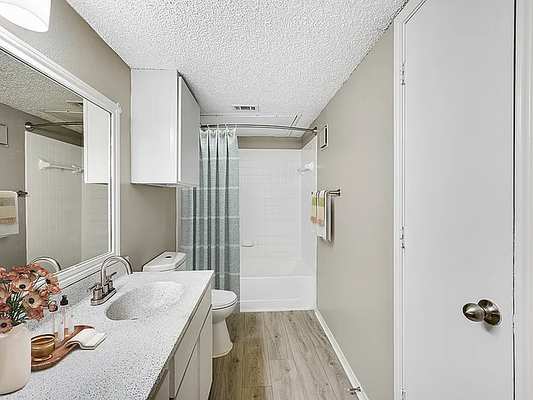 Westmoor Apartment Homes — Photo 25