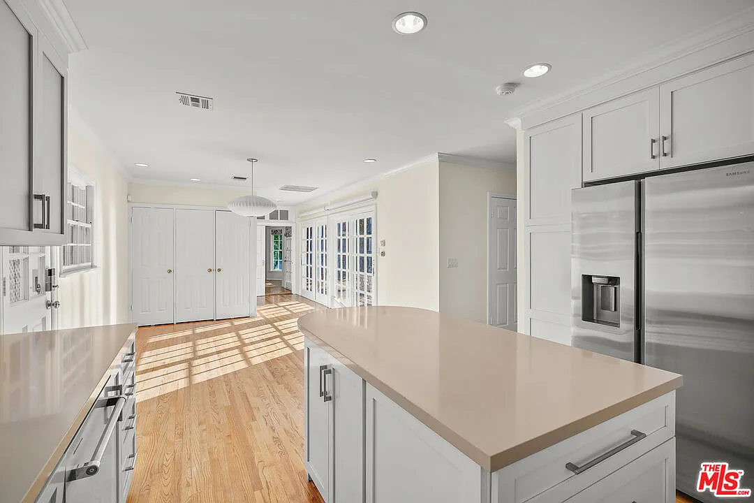 4 bed, 5.5 bath, 3262 sqft, $15,500 — Photo 3