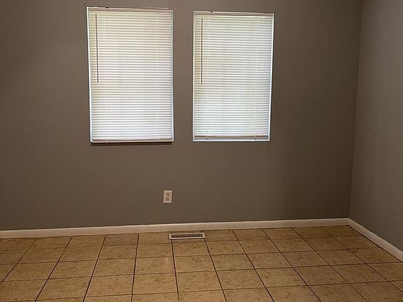 5th image of 3417 Belfast Dr