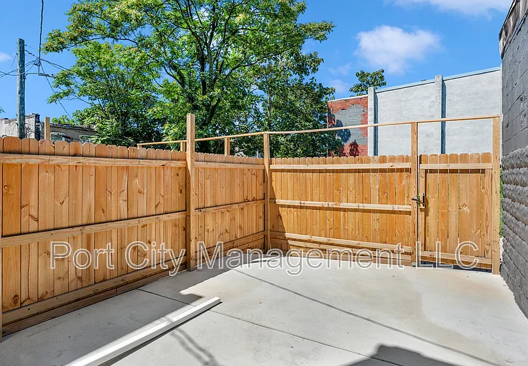 1416 N Milton Ave — Photo 24
