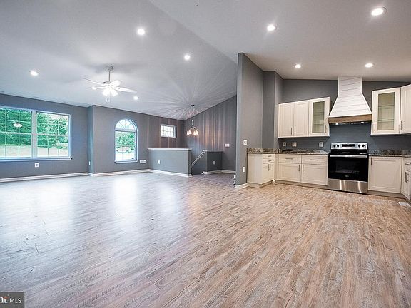 3rd image of 28975 Christopher Ct