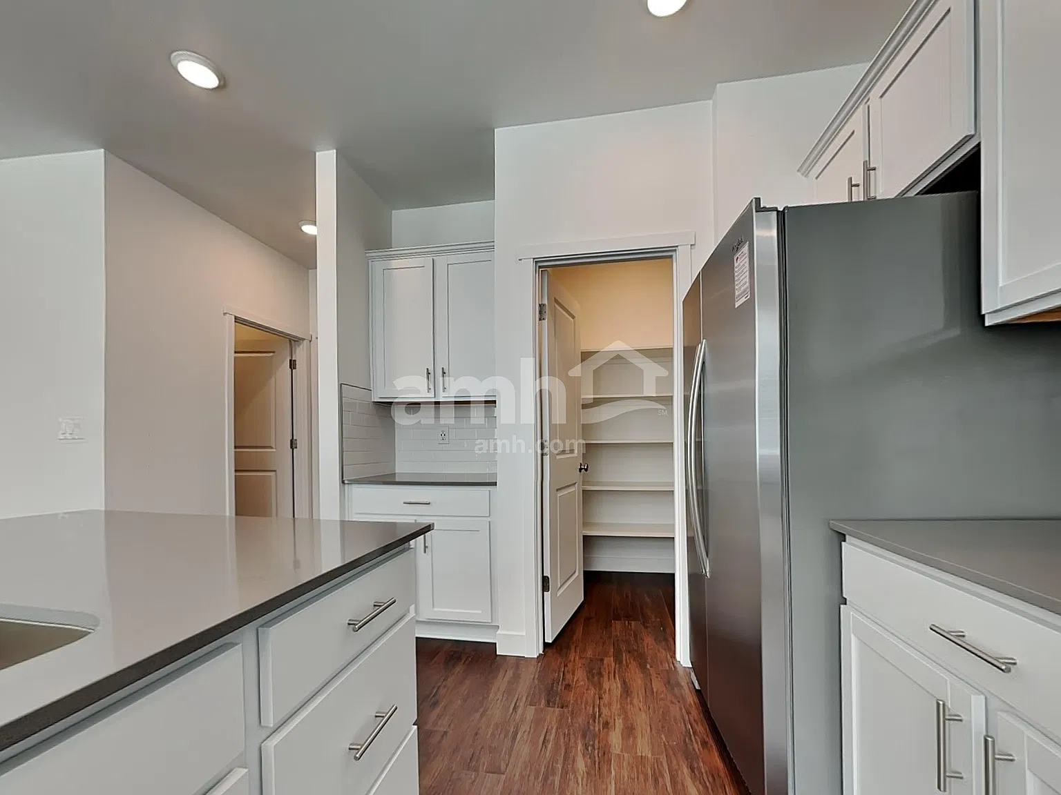 4 bed, 2.5 bath, 2208 sqft, $3,300 — Photo 4