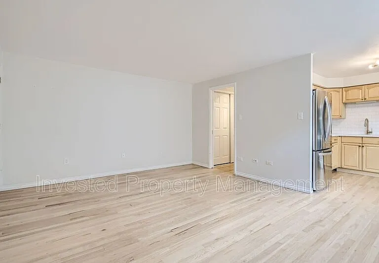 985 N Corona St #302 — Photo 4
