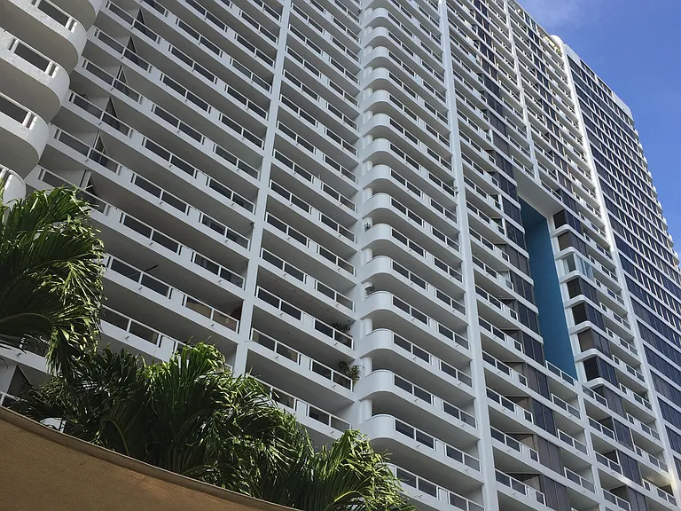 1717 N Bayshore Dr #Penthouse D39 — Photo 18