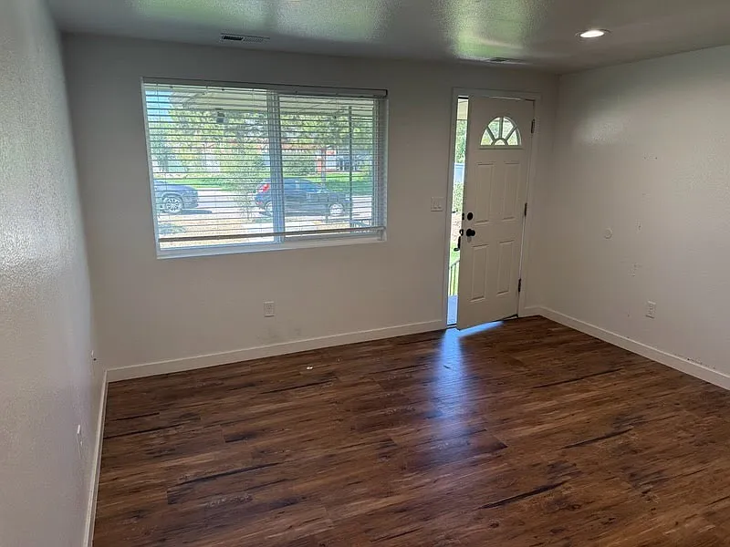2 bed, 800 sqft, $1,700 — Photo 4