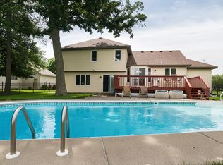 3016 Highlands Rd N, Brooklyn Park, MN 55443