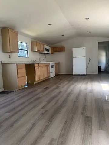 2 bed, 672 sqft, $1,250 — Photo 4