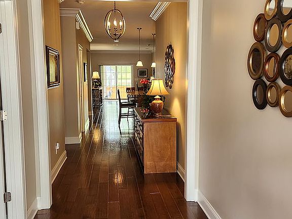 3rd image of 566 Deer Valley Dr