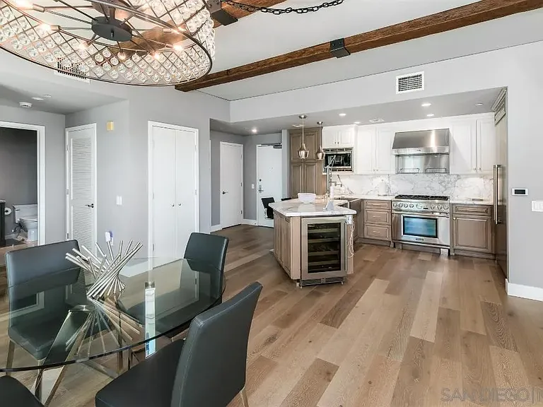 801 Ash St #1303 — Photo 4