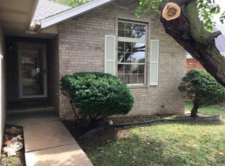 636 S Enterprise Ave, Springfield, MO 65802