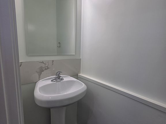 3rd image of 1230 Goettingen St