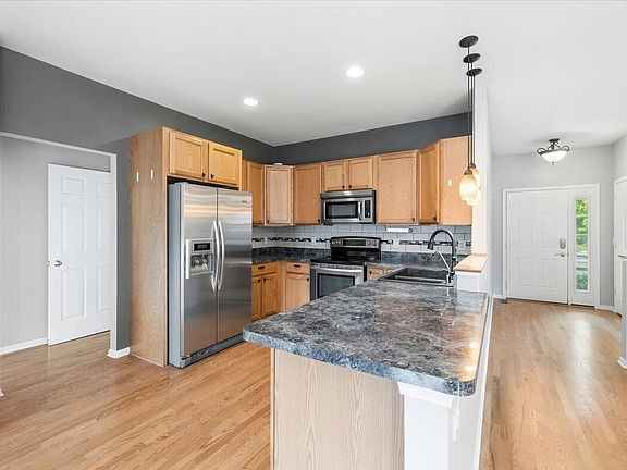 5th image of 330 Baker St