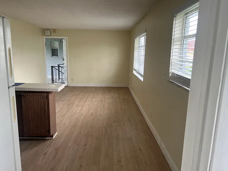615 NE 8th St #19 — Photo 6