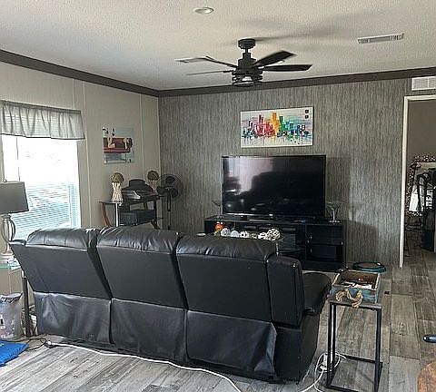 Living rm.