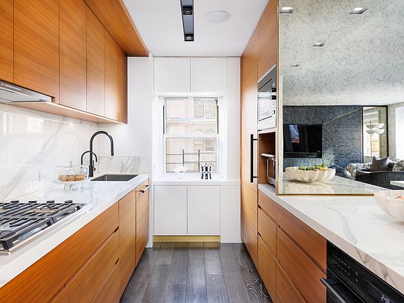 4th image of 150 E 69th St #8DE